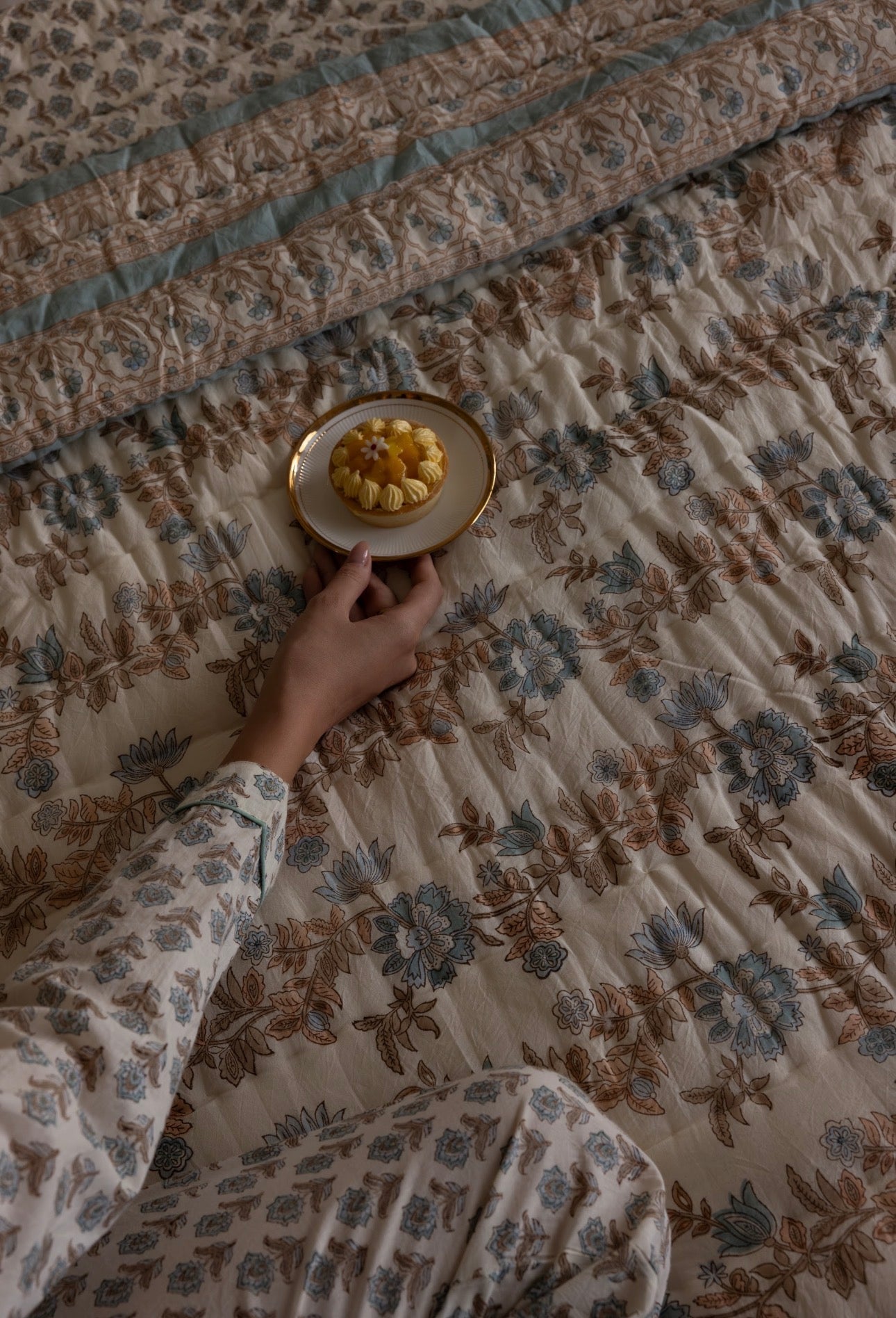 Luxury Quilted Bedspread / Eiderdown - Paxford Mist