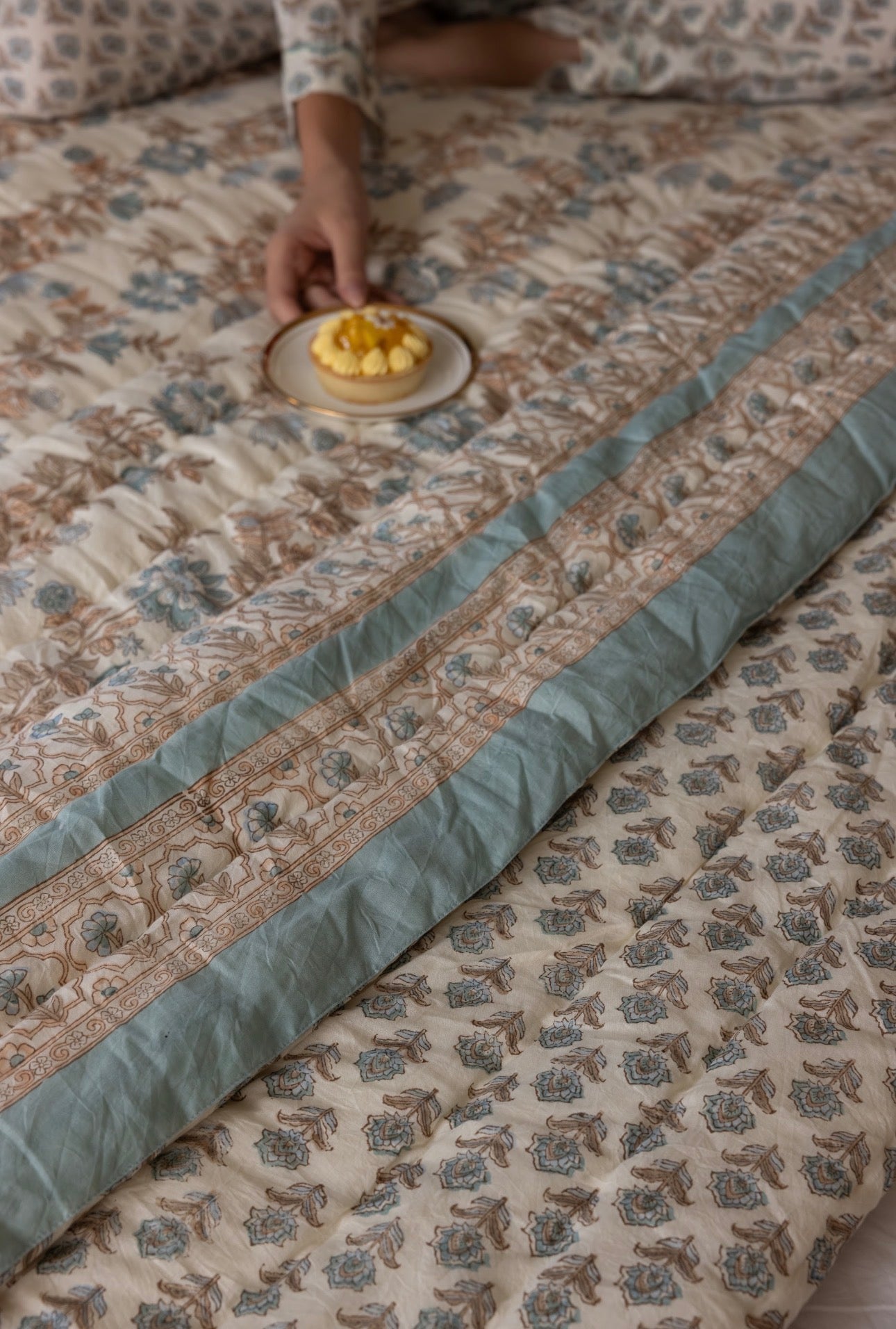 Luxury Quilted Bedspread / Eiderdown - Paxford Mist