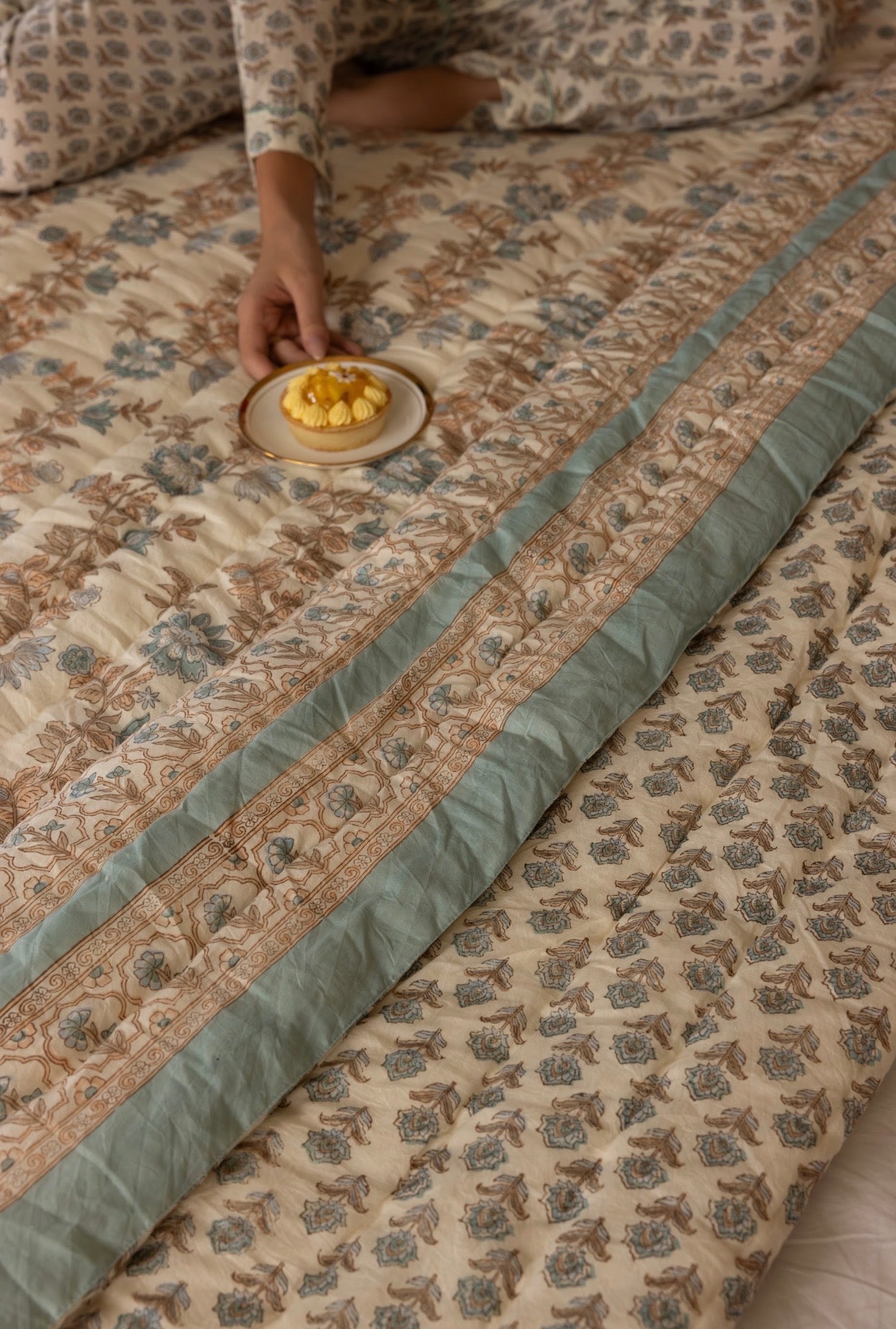 Luxury Quilted Bedspread / Eiderdown - Paxford Mist