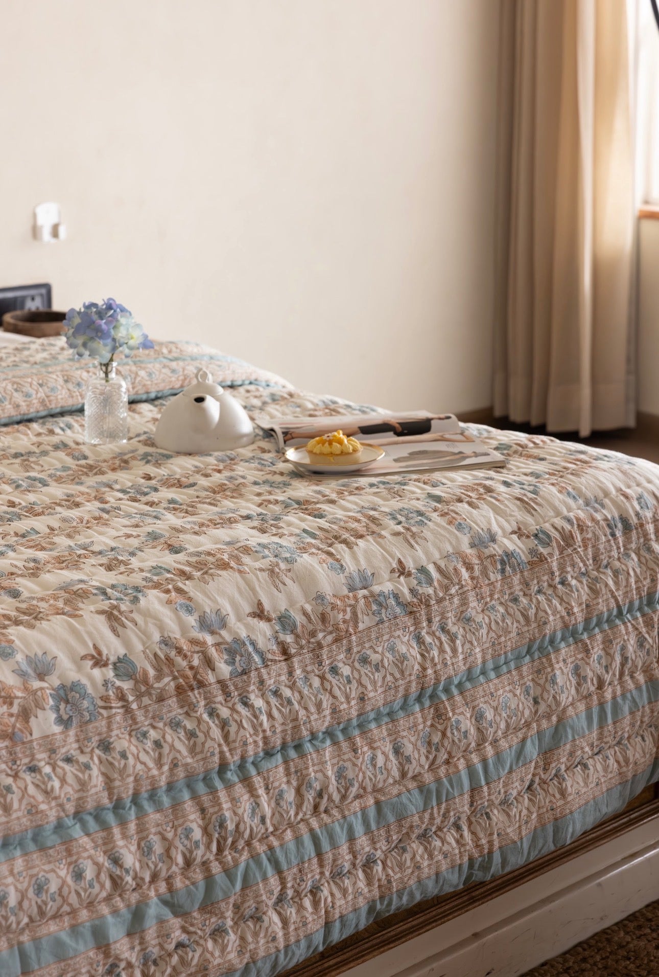 Luxury Quilted Bedspread / Eiderdown - Paxford Mist
